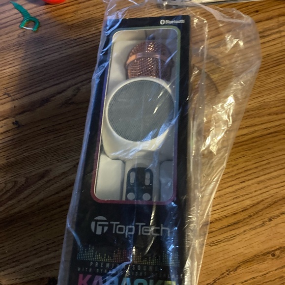 Karaoke mic with features - Picture 3 of 3